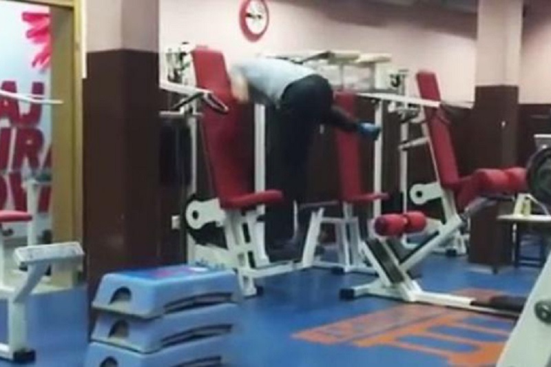 (ВИДЕО) Снимка од фитнес-сала во Сараево стана хит на социјалните мрежи