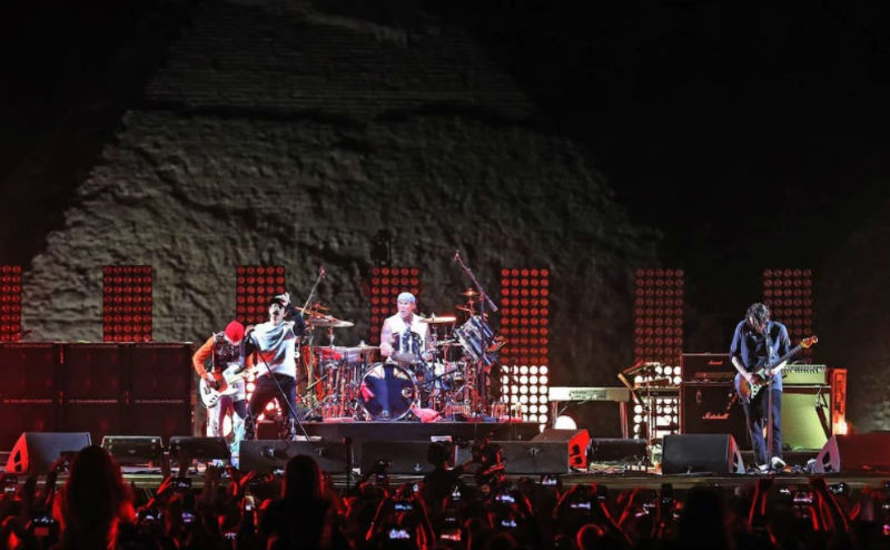 „Ред хот чили пејперс“ со ексклузивен концерт пред пирамидите во Гиза