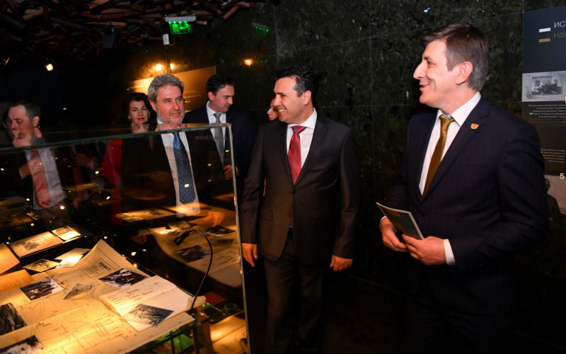 Заев ја отвори ексклузивната изложба во Скопје: Требениште е безвременска загатка